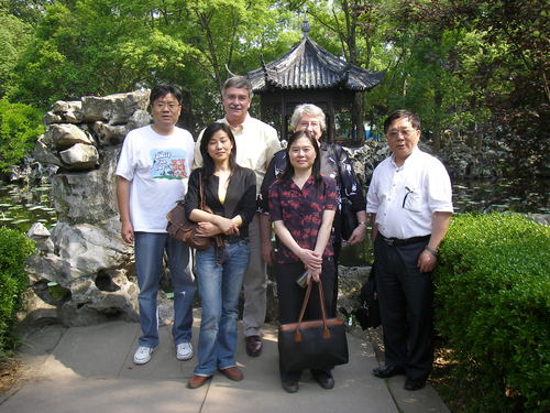 王易芬博士（左一）陪同美国FDA专家在南浔